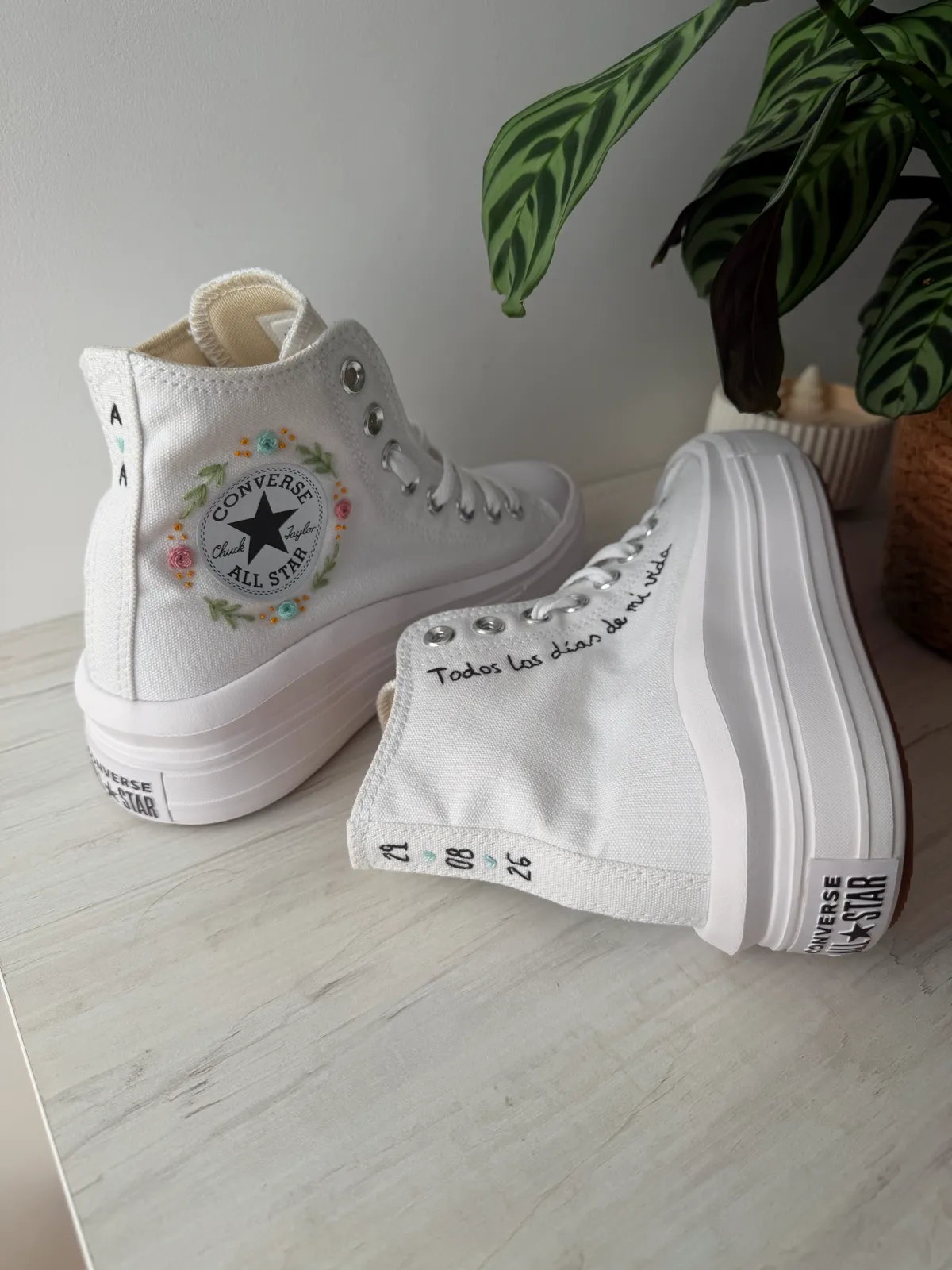 Zapatillas bordadas, foto 4 de 6